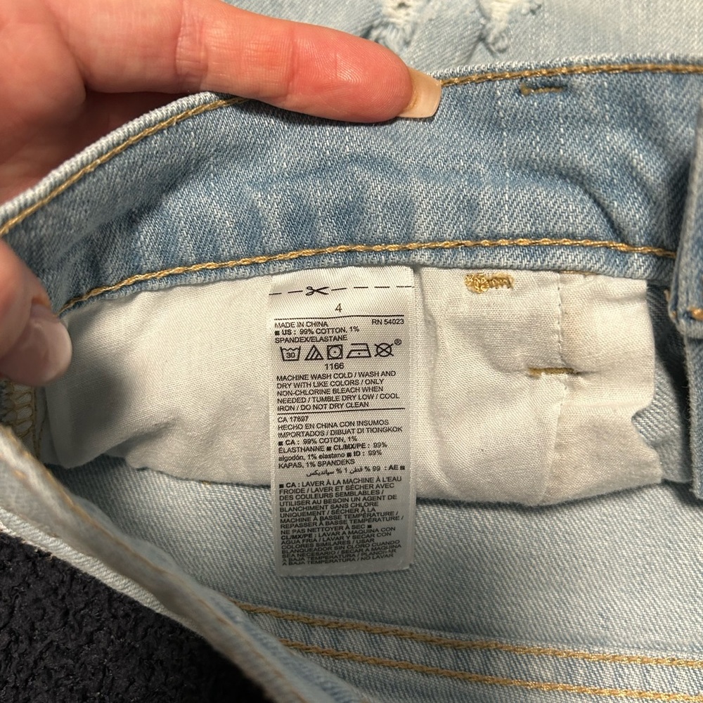 Old Navy Boyfriend Jean Shorts - Picture 7 of 8